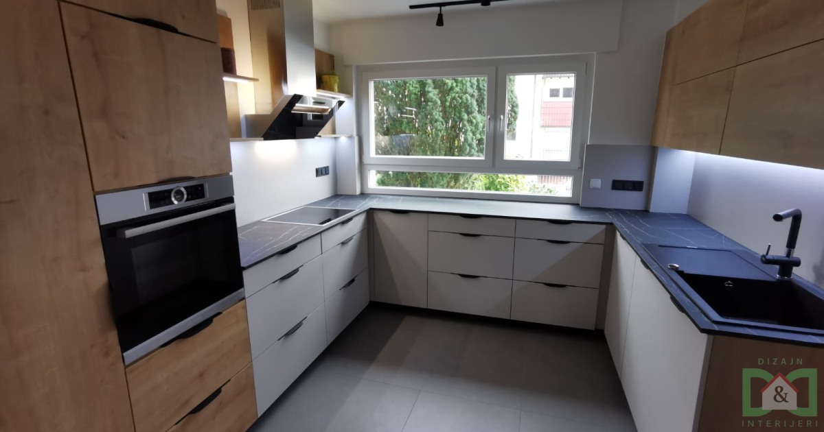 Moderna kuhinja hrast i bijela