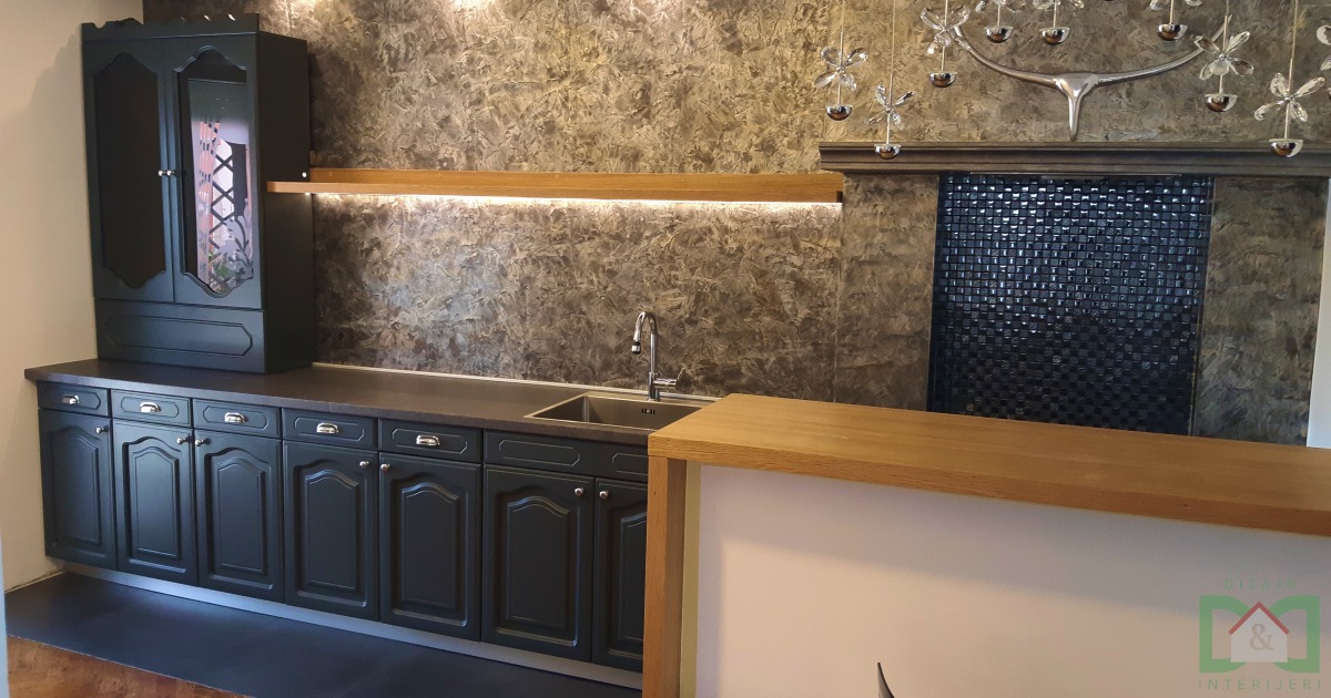 Klasična kuhinja s hrastovim barom